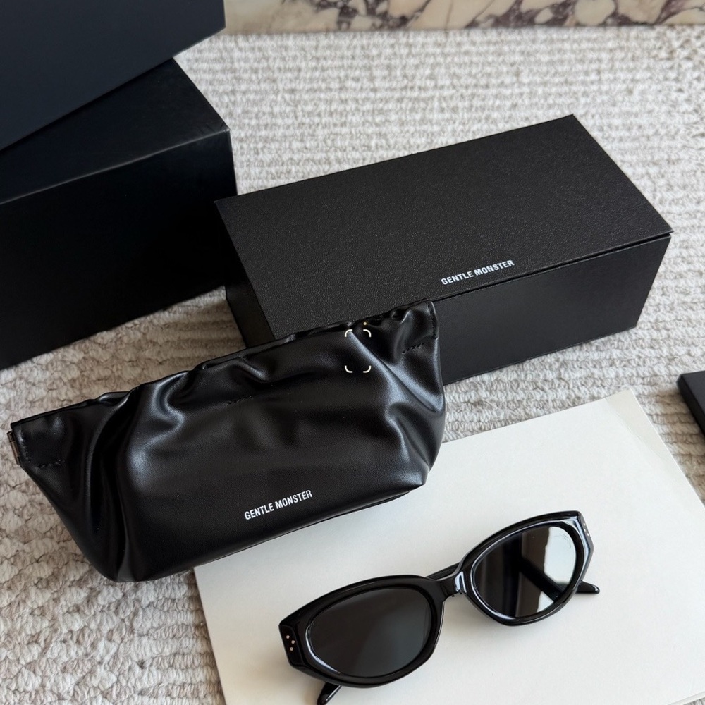 GENTLE MONSTER Black Cat-Eye Sunglasses with Soft Branded Pouch